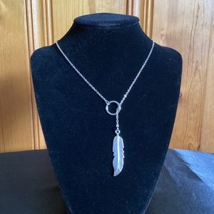 NWT Boho Vintage Style Feather Pendant Necklace